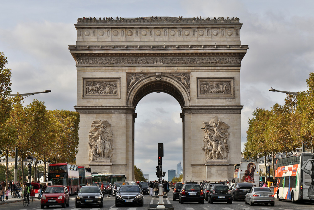 Der Arc de Triomphe bietet einen besonderen Anblick
